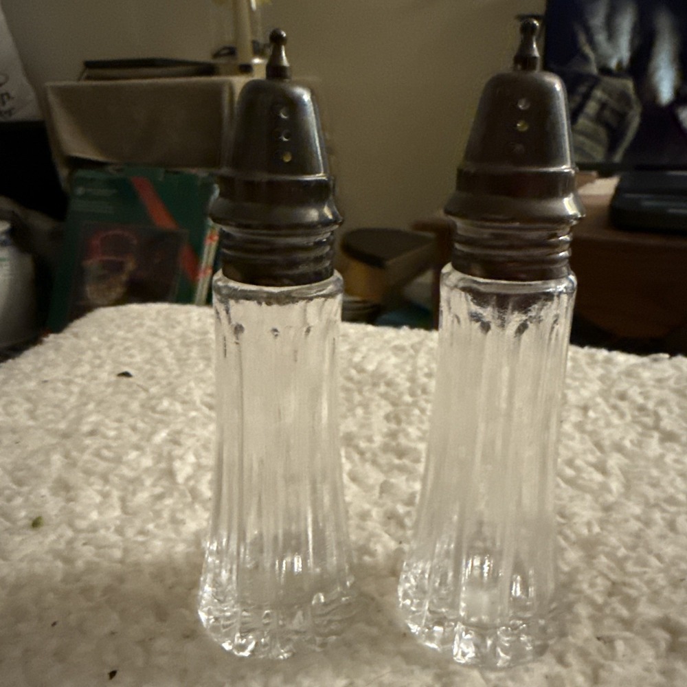 Ribbed Clear Glass Salt & Pepper Shakers Set, Metal Tops, 5 in, 2-Piece VTG